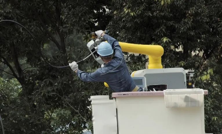 智馭未來(lái)，F(xiàn)ANUC工業(yè)協(xié)作機(jī)器人引領(lǐng)電力新一輪變革